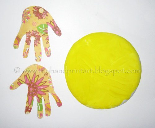handprint-chick-paper-plate-craft-for-kids