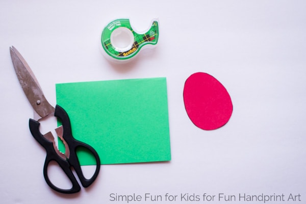 Fingerprint crafts are so much fun! Try this quick and simple resist technique and make Fingerprint Easter Egg Cards with your preschooler or kindergartner!