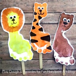 Footprint Animal Puppets to go along with The WIzard of Oz