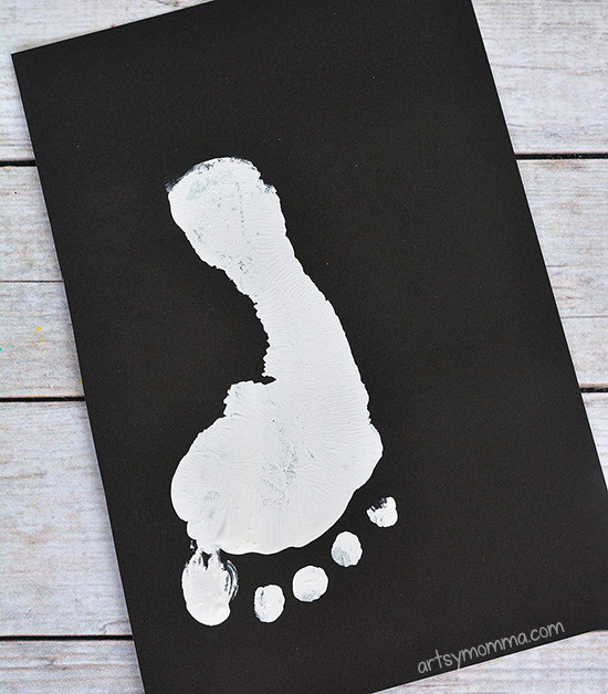 Make a white footprint for mummy's body